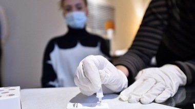 Covid, il tampone nasale da solo e senza dolore: ecco dove