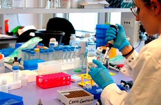 Covid, via libera a piano vaccini: si parte a gennaio