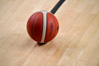 A2, gli spettatori offendono gli arbitri: multate le società. E le porte chiuse?