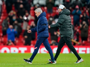 Mourinho beffato al 90': il Liverpool vola a +3 sul Tottenham