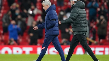Mourinho beffato al 90': il Liverpool vola a +3 sul Tottenham