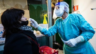 Coronavirus, i dati in Italia. Lieve aumento dei nuovi casi nelle ultime 24 ore. 683 i decessi