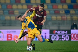 Frosinone-Salernitana 0-0. La traversa stoppa il sorpasso di Nesta