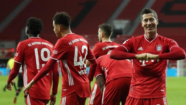 Lewandowski show: Leverkusen ko al 93' e il Bayern vola in testa alla Bundesliga