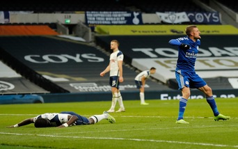 Mourinho ko, vince il Leicester. Manchester United show, 6-2 al Leeds