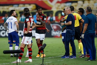 Gerson vittima di razzismo, insulto da un avversario: "Zitto, negro"