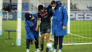 Napoli, distrazione muscolare per Koulibaly. Lozano: forte contusione