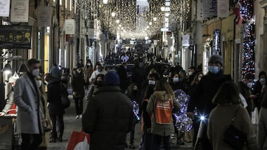 Decreto Natale, le Faq del Governo: sì a visite e spostamenti