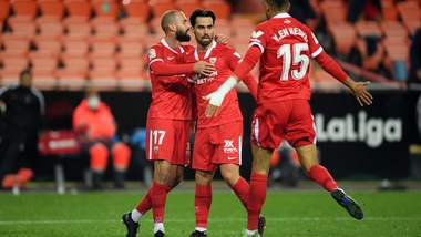 Il Siviglia vince a Valencia, decide Suso. Gioia Atletico contro la Real Sociedad