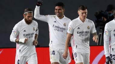 Il Real Madrid batte il Granada e aggancia l'Atletico in vetta alla Liga