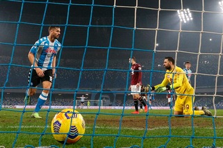 Torino beffato a Napoli, il Milan stende la Lazio e resta in vetta