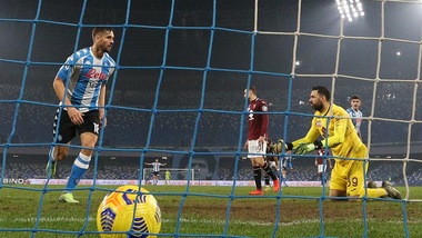 Torino beffato a Napoli, il Milan stende la Lazio e resta in vetta
