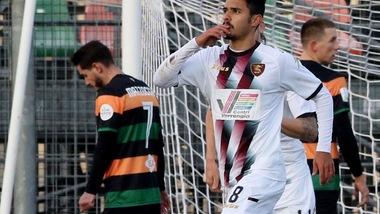 Serie B, frena la Spal e la Salernitana vola. Pari Pordenone, ko il Vicenza