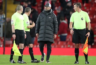 Liverpool, Klopp furioso con l'arbitro: "Stai ridendo di me?"