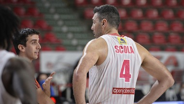 Serie A: Cremona e Varese multate per offese nei confronti degli arbitri