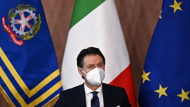 Conte: "Confido in vaccinazione di massa, ma non obbligatoria"