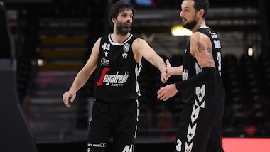 Belinelli-Teodosic, la Virtus Bologna riscatta il ko con Milano. Sorride Trieste
