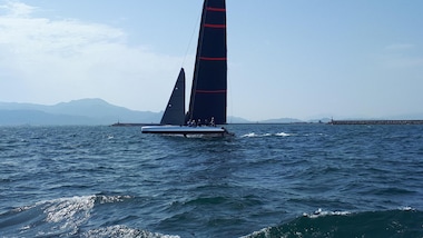 Francesco Giovanelli cavalca l'onda con il figlio