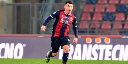 Bologna, seduta verso l'Inter. Medel in gruppo