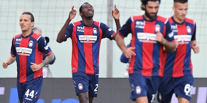 Crotone, Simy nella storia e Cosmi gode