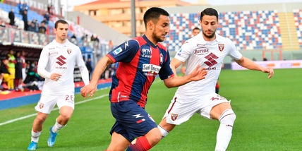 Crotone, Ounas vittima sui social di insulti razzisti: "E' normale questo?"