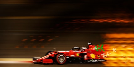 F1, Ferrari: Sainz e Leclerc testano le gomme Pirelli 2022 in Bahrain