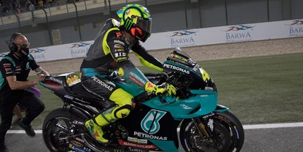 MotoGp, Lucchinelli: "Valentino Rossi porta via la moto a un giovane"