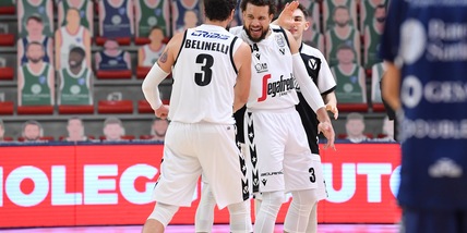 La Virtus domina Sassari, la Fortitudo vince grazie a un super Banks