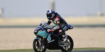 Moto3, scontro McPhee-Alcoba a Doha: multa e penalità dopo la rissa