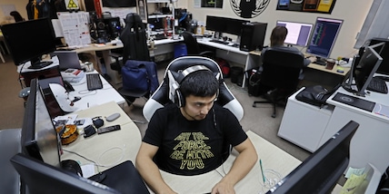 Facebook, dati rubati. Garante Privacy: "Attenzione alle telefonate"