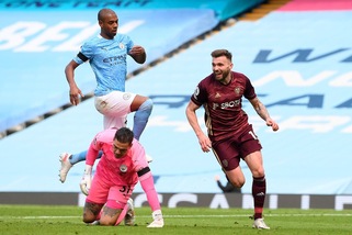 Bielsa gela il City in dieci! Bene il Liverpool, poker Chelsea