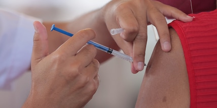 Covid, i vaccini cinesi Sinopharm e CoronaVac al vaglio dell'Oms