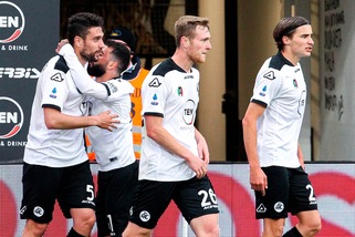 Spezia-Crotone 3-2, Erlic regala i tre punti a Italiano