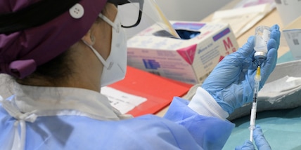 "Quarta ondata dipende dai vaccini", il monito del virologo Gentile