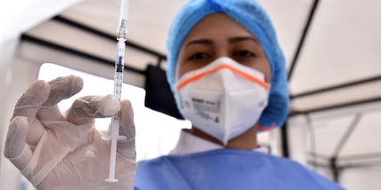 Covid, variante sudafricana resiste al vaccino Pfizer: lo studio