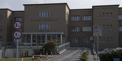 Covid, i medici lanciano l'allarme: "Ospedali pieni"
