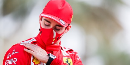 Ferrari, il principe Alberto riceve in prestito la SF90 di Charles Leclerc