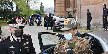 Vaccino Covid, Figliuolo: "In arrivo altre dosi per riaprire l'Italia"