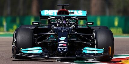 F1, Hamilton testa le nuove gomme da 18'' sulla pista di Imola