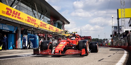 F1, Sainz porta la Ferrari SF71H in pista a Fiorano