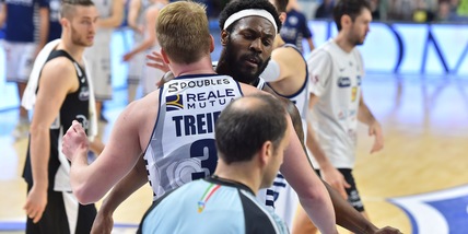 Bendzius guida la Dinamo Sassari: 94-76 a Trento