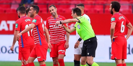 Liga, a Siviglia l'arbitro richiama le squadre in campo dopo aver fischiato in anticipo