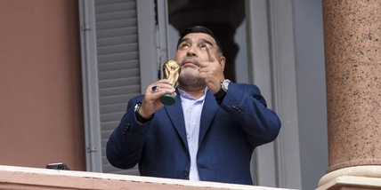 Maradona, accuse shock: "Gli davano droghe per farlo morire"