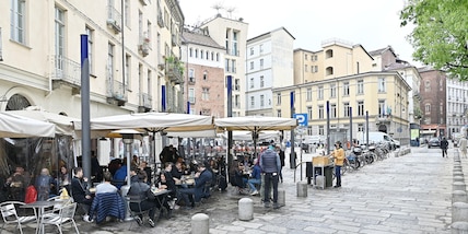Covid, dati in calo: 4 regioni confermano l'arancione, 2 in bilico