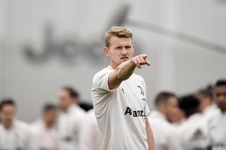 De Ligt: "La Juve mi ha fatto crescere. Chiellini un maestro"