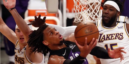 Nba, Antetokounmpo porta i Bucks alla vittoria. Lakers, altro flop