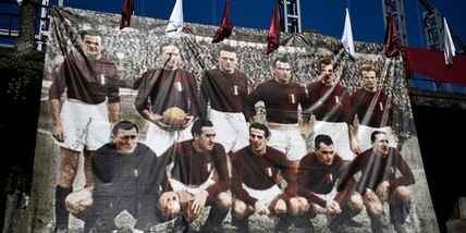Grande Torino, commemorazione al Filadelfia guardando verso il Colle