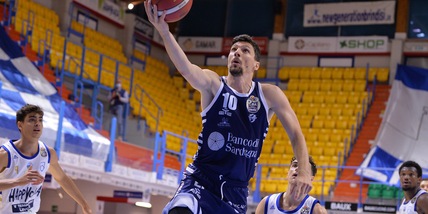 Sassari esce alla distanza e Brindisi si arrende 97-90