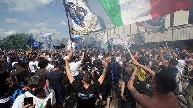 Scudetto Inter, tremila tifosi a San Siro per la festa