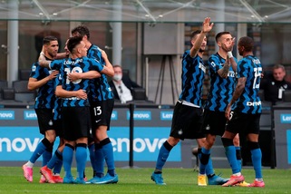 Inter-Sampdoria 5-1: show di Sanchez, lo scudetto non sazia Conte